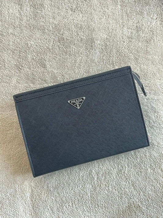 Men's Clutch

Good Quality

80 dhs❤️

With Box
🎁🎁🎁

Zain33
♥️♥️♥️