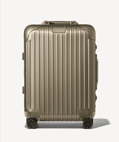 RIMOWA CABIN SIZE SUITCASE RESTOCK MASTER QUALITY 
750 dhs❣️

Zain39
♥️♥️♥️