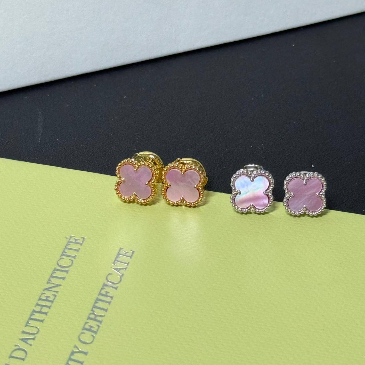 VCA 🦋*
Mini Earring🌸
Master quality 💯

With normal boxes 📦 
45 dhs🪙🌨️

With master box 🗃️ 
75 dhs🪙🌨️

Zain216
♥️♥️♥️