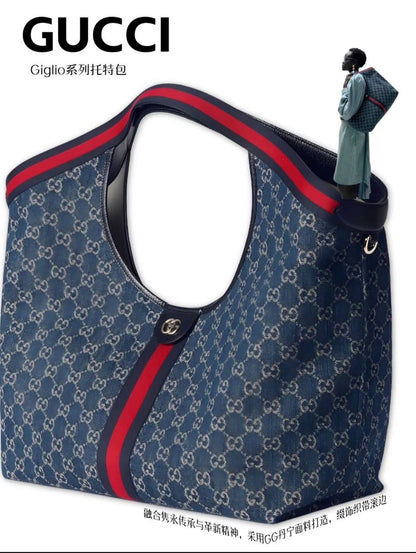 Gucci
105 dhs💓
size：big
Good quality

Zain35
♥️♥️♥️