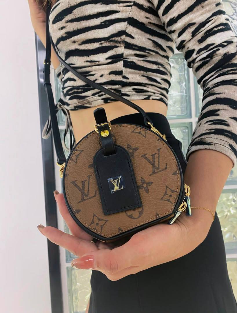 LV
100 dhs💓
size：mini
Good-quality with box

Zain35
♥️♥️♥️