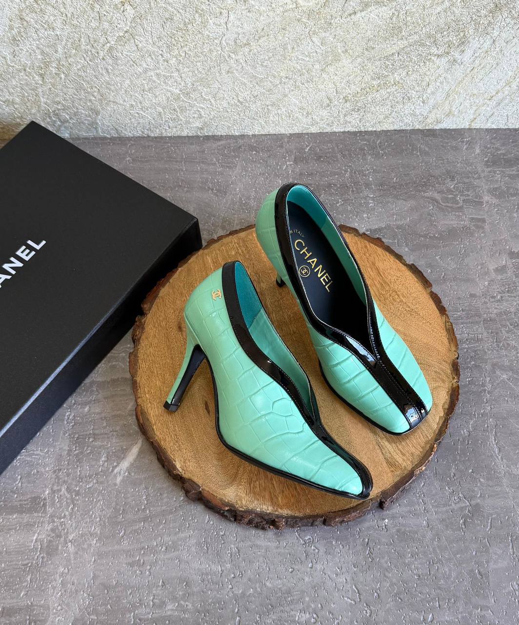 CHANEL 💫😍
SuperMaster Quality 💯
550 dhs✅
Size: 36-41 💥

Zain171
♥️♥️♥️
