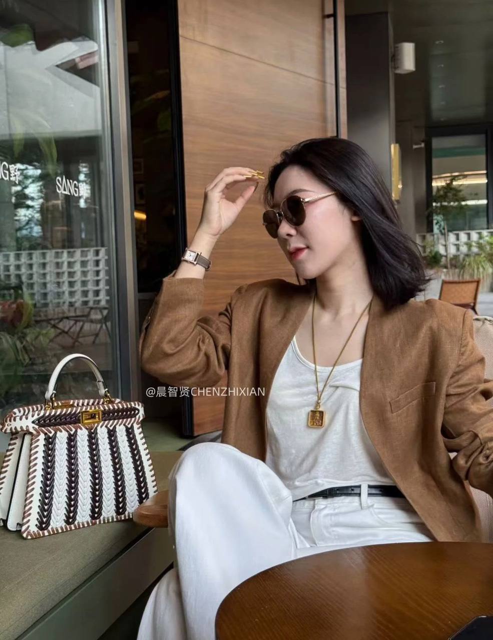 FENDI 

COPY ONE 
 WITH BOX 
🎁🎁🎁

180 dhs✅

Zain295
♥️♥️♥️