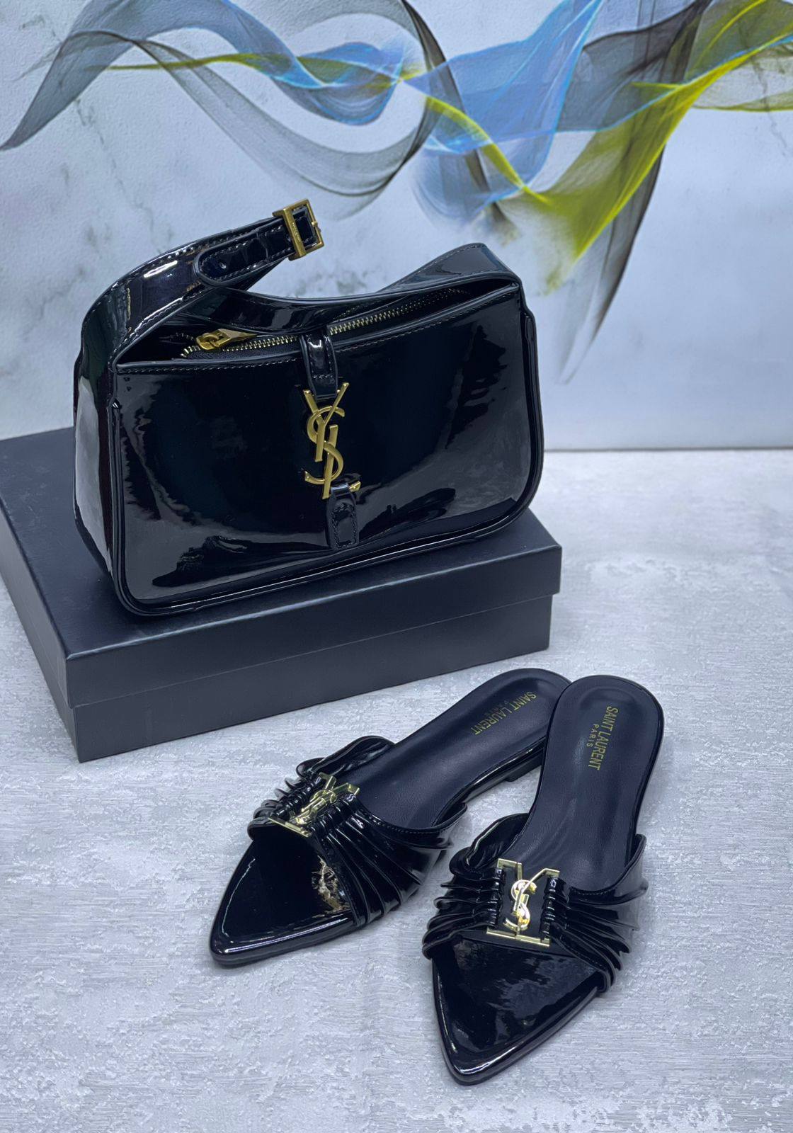 YSL 
Bag&shoes.   Set.  
170 dhs❣️

Zain175
♥️♥️♥️