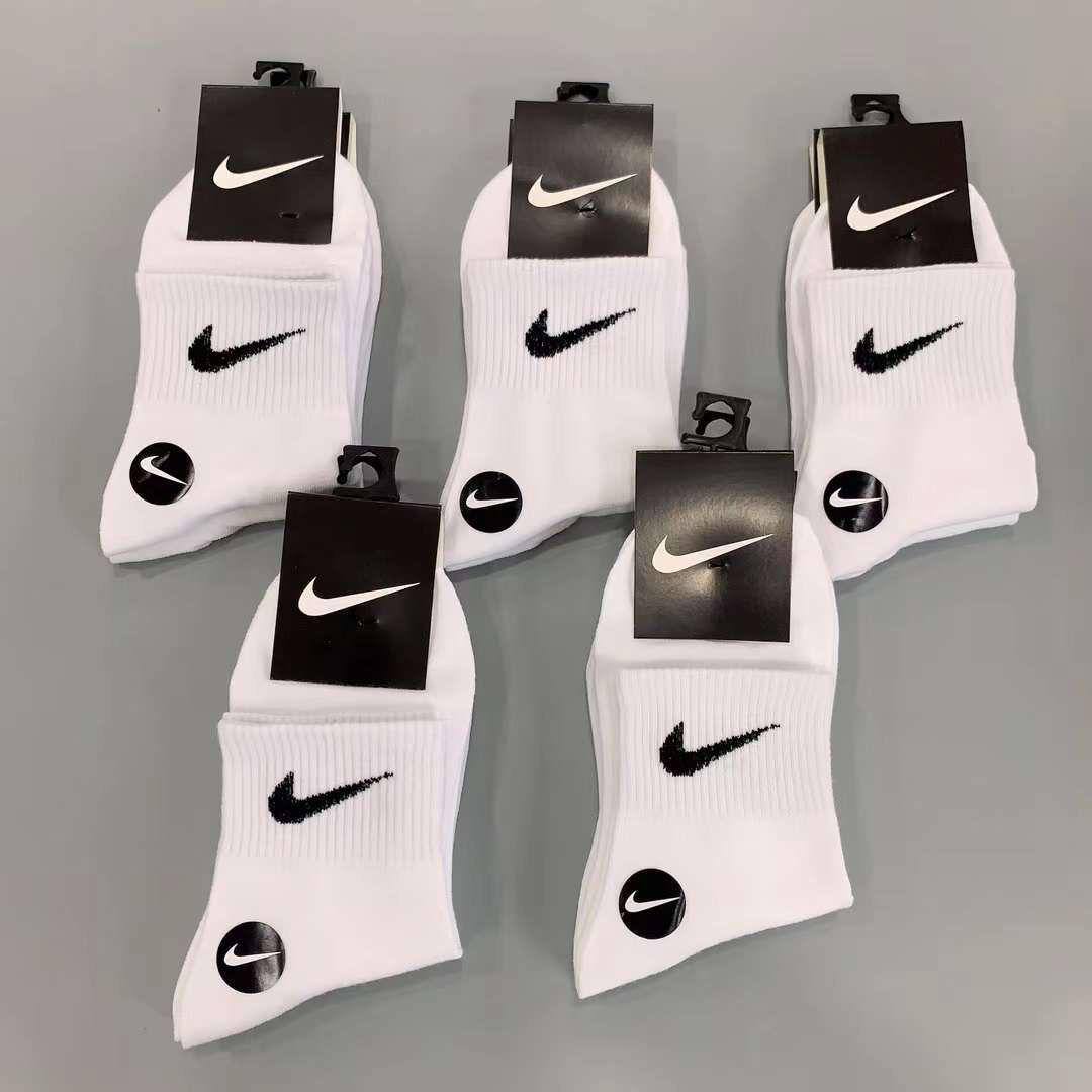 M socks 🧦 
10 pairs 
35 dhs✅

Zain138
♥️♥️♥️