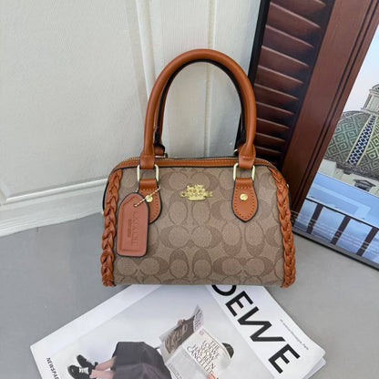 Coach Bags
70 dhs✅

Zain232
♥️♥️♥️