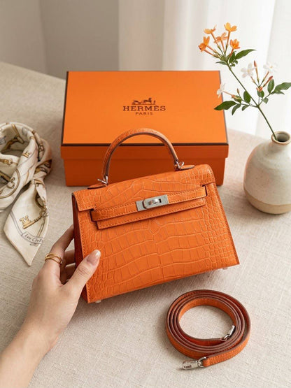Hermes

95 dhs🇦🇪🇦🇪

With box
22 cm

Zain219
♥️♥️♥️