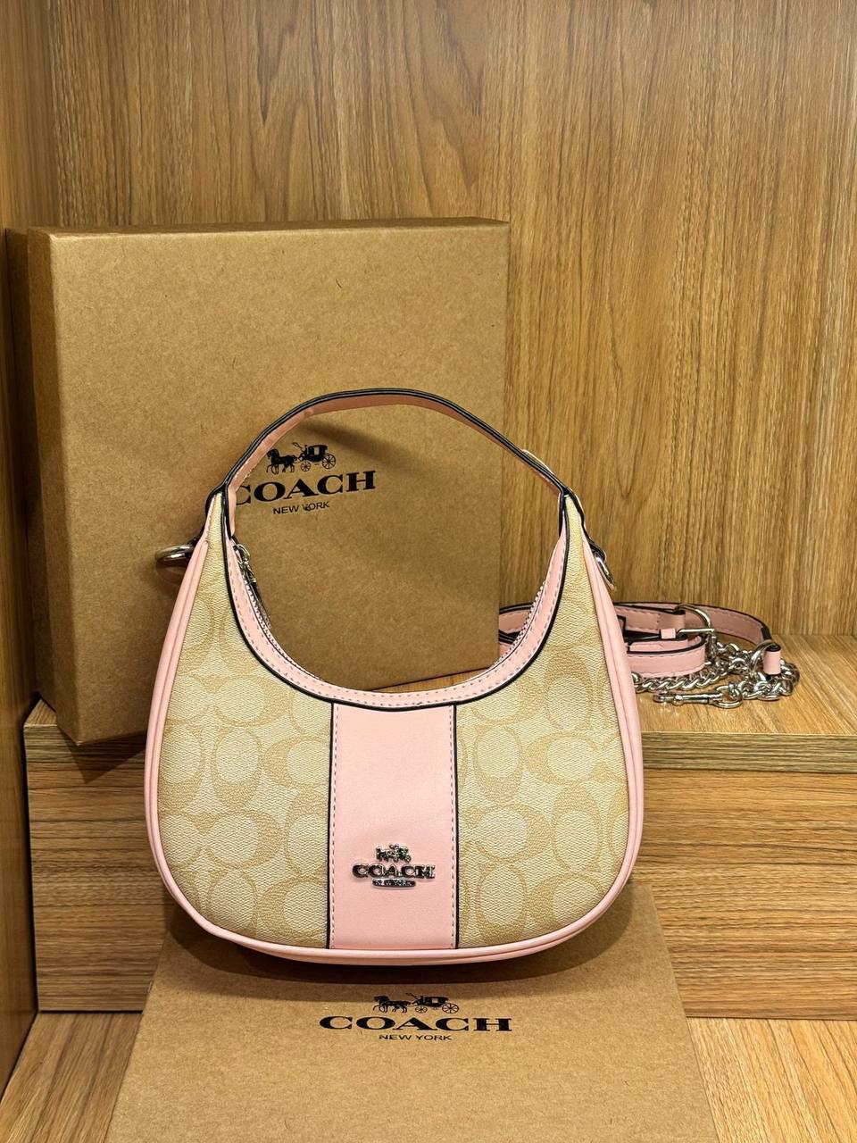 COACH
Best quality 

with box
🎁🎁🎁

80 dhs✅

size 20Cm

Zain290
♥️♥️♥️
