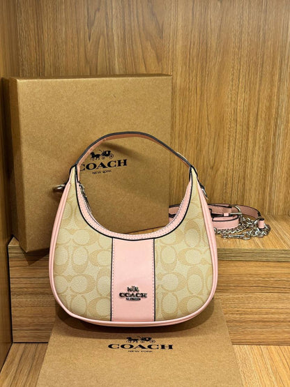 COACH
Best quality 

with box
🎁🎁🎁

80 dhs✅

size 20Cm

Zain290
♥️♥️♥️