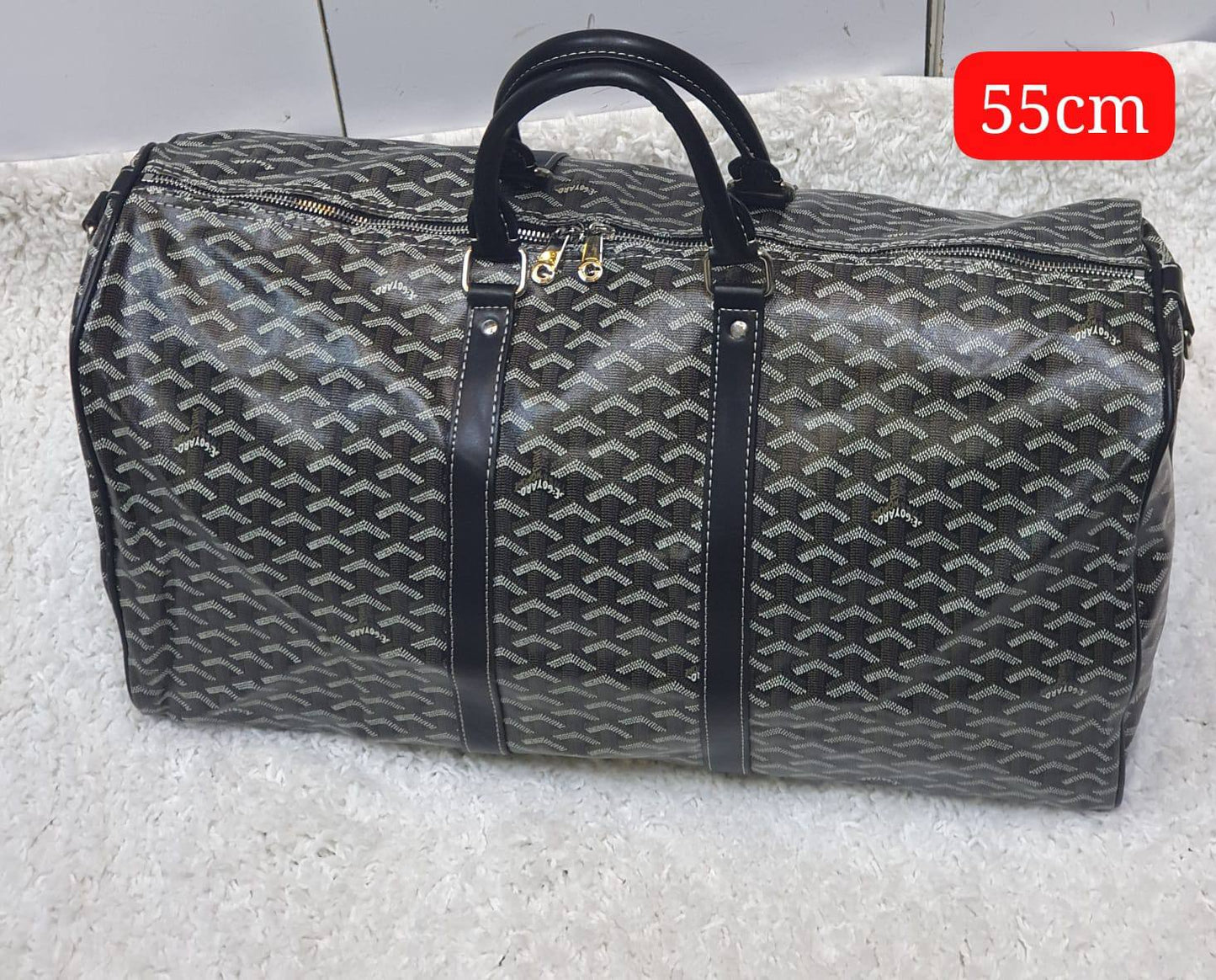 Travel bag 
55cm 
good quality 
120 dhs🇦🇪🇦🇪

Zain168
♥️♥️♥️