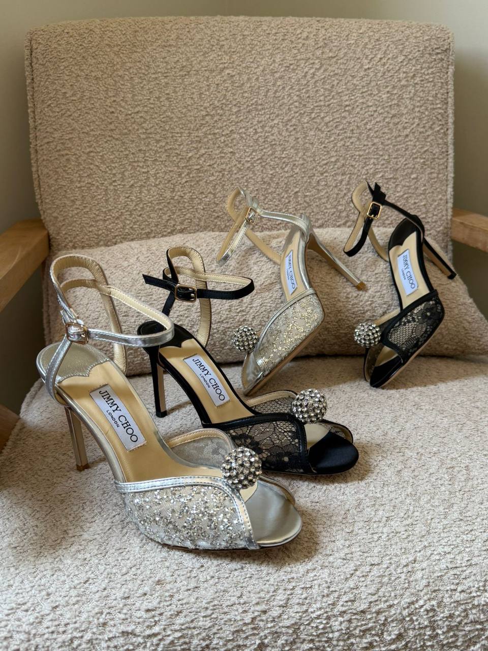 ✨ Jimmy Choo ✨
✨ 𝐕𝐈𝐏 𝐐𝐮𝐚𝐥𝐢𝐭𝐲 ✨
✨ 𝐒𝐢𝐳𝐞𝐬: 𝟑𝟔 — 𝟒𝟏 ✨
450 dhs💓

Zain298
♥️♥️♥️
