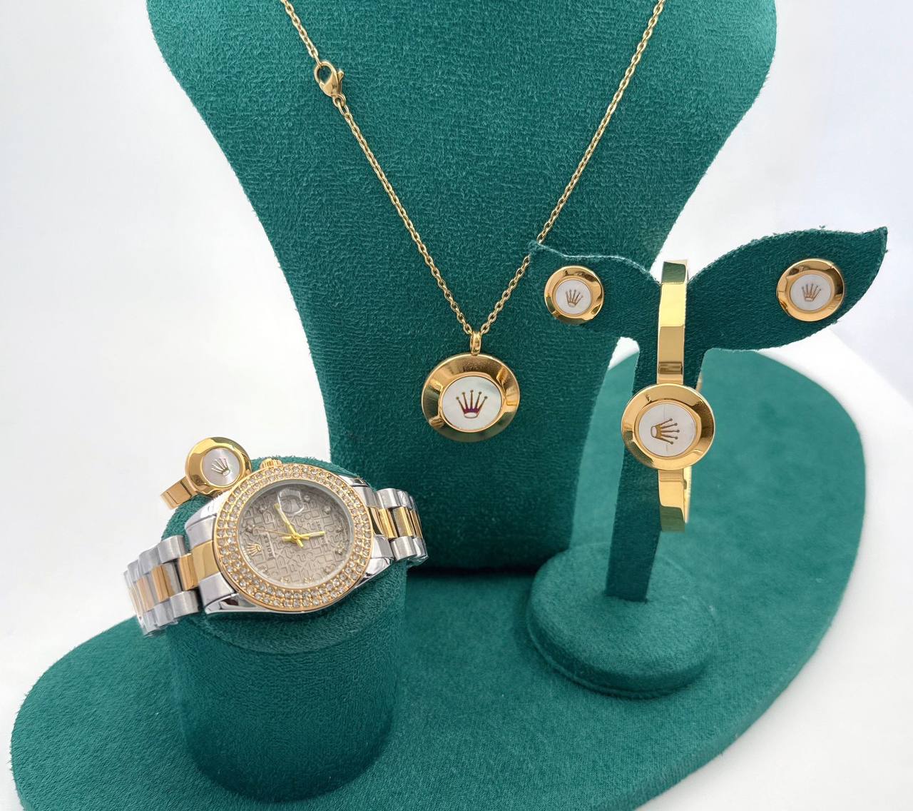 Accessories Set

With box 
🎁🎁🎁

90 dhs🪙💚

Zain45
♥️♥️♥️