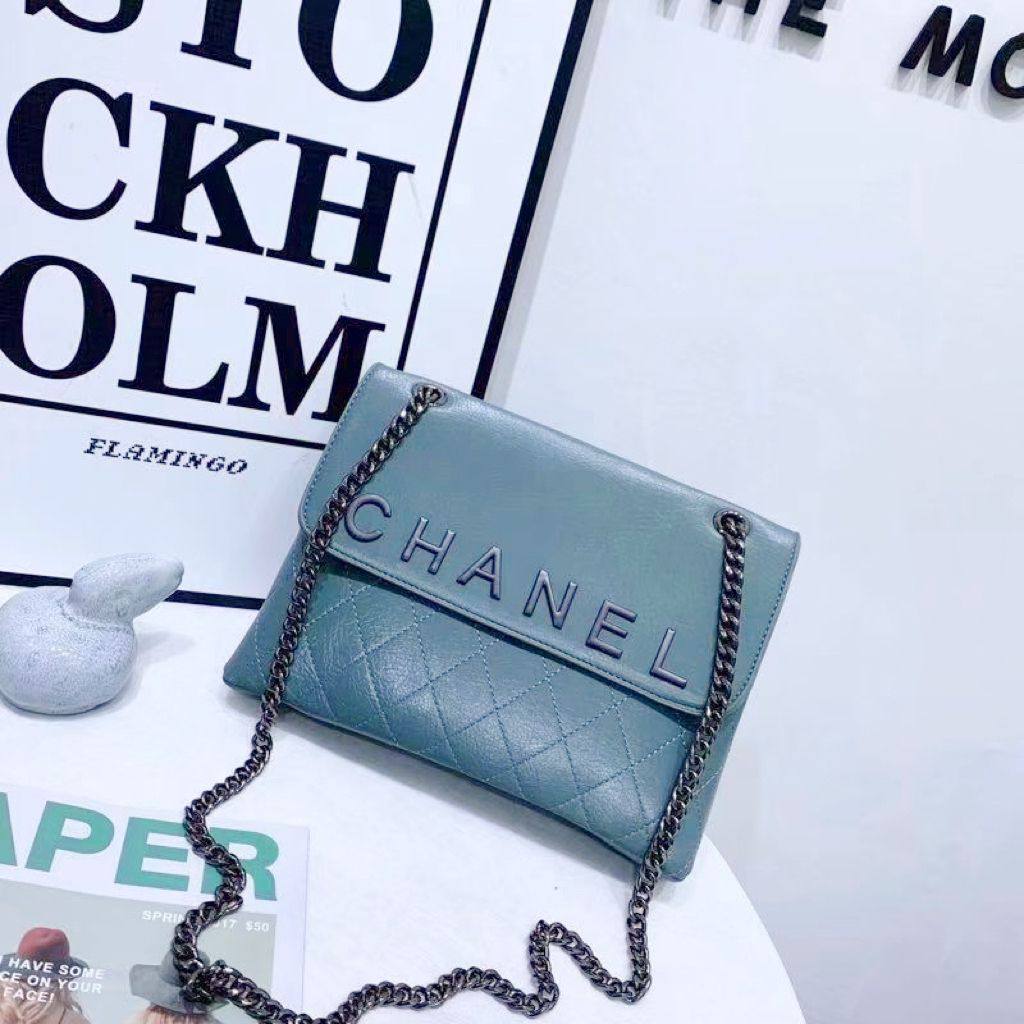 Chanel

105 dhs🌺 

with box
🎁🎁🎁

Zain38
♥️♥️♥️