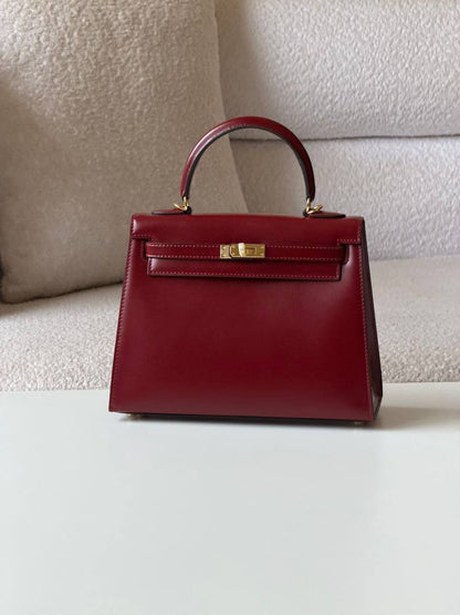 Hermes kelly box 25 cm💥Master quality ✅with box📦
440 dhs💓

Zain52
♥️♥️♥️