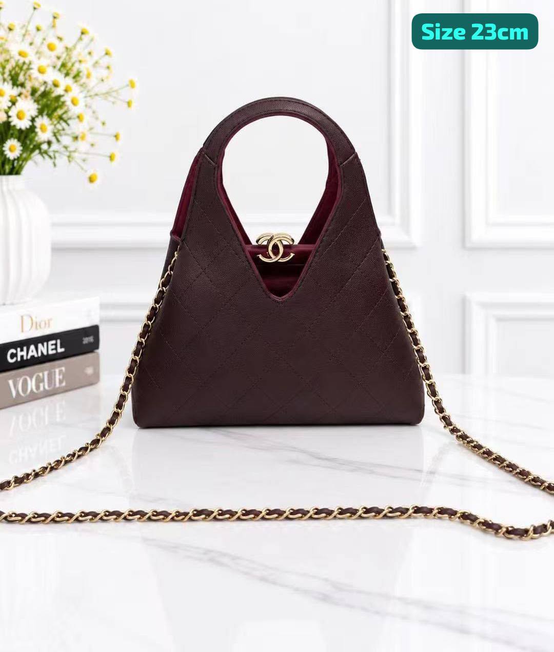 Chanel

Good quality 
with box 

125 dhs🇦🇪🇦🇪
Zain186
♥️♥️♥️