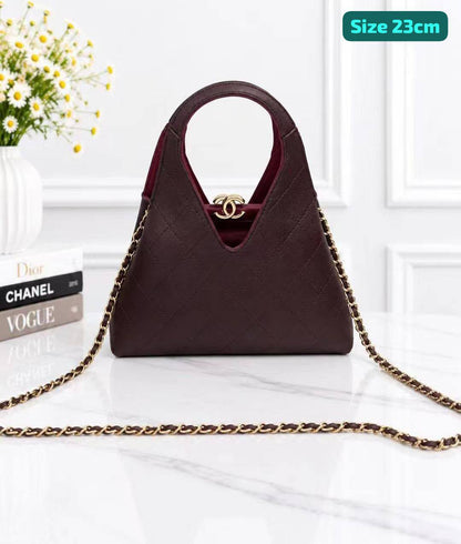 Chanel

Good quality 
with box 

125 dhs🇦🇪🇦🇪
Zain186
♥️♥️♥️