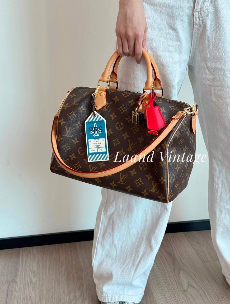 LV COPY ONE 
NEW DESIGN
250 dhs🇦🇪🇦🇪

Zain195
♥️♥️♥️