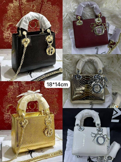 ❤️ Lady Dior 
1️⃣ First quality +🎁
Size : 18 * 14 * 7 cm
95 dhs✅
with box 🎁

Zain115
♥️♥️♥️
