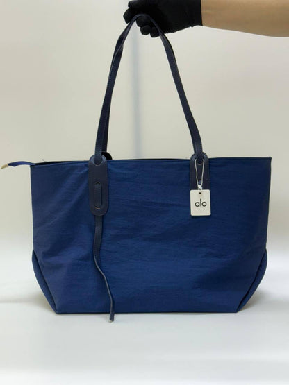 ALO BAG
GOOD QUALITY 
60 dhs💓
SIZE: 52,30,16 CM

Zain40
♥️♥️♥️