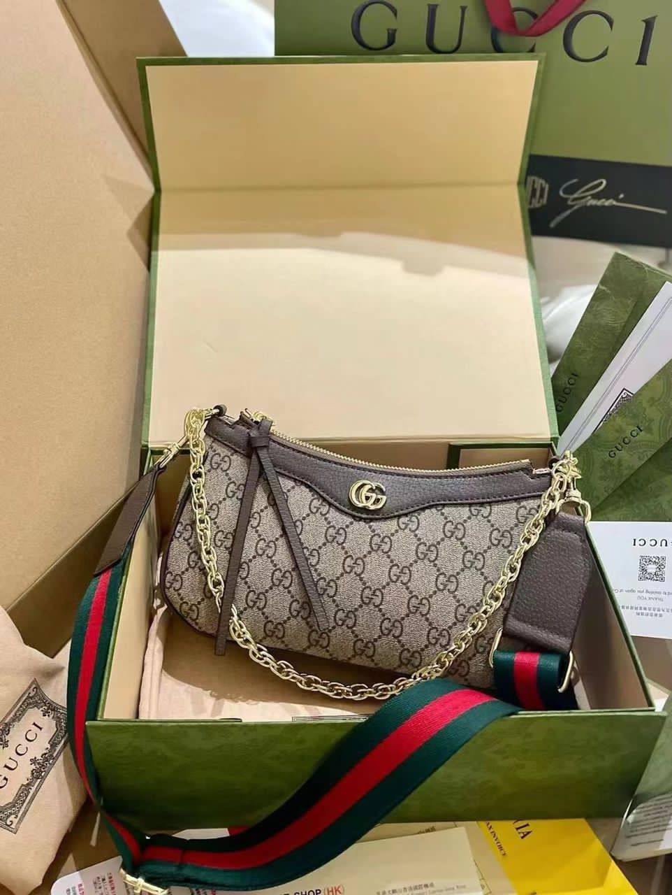 Gucci
90 dhs🪙🌨️
SIZE：24cm

 with box
🎁🎁🎁

Zain35
♥️♥️♥️