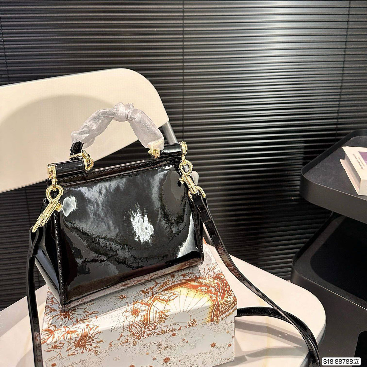DOLCE&GABBANA 

NEW CAME 

HIGH QUALITY 
WITH BOX 
105 dhs🇦🇪🇦🇪

Zain39
♥️♥️♥️