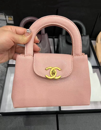 CHANEL

 NEW CAME 

GOOD QUALITY 

WITH BOX 

100 dhs🇦🇪🇦🇪

Zain295
Zain39
♥️♥️♥️