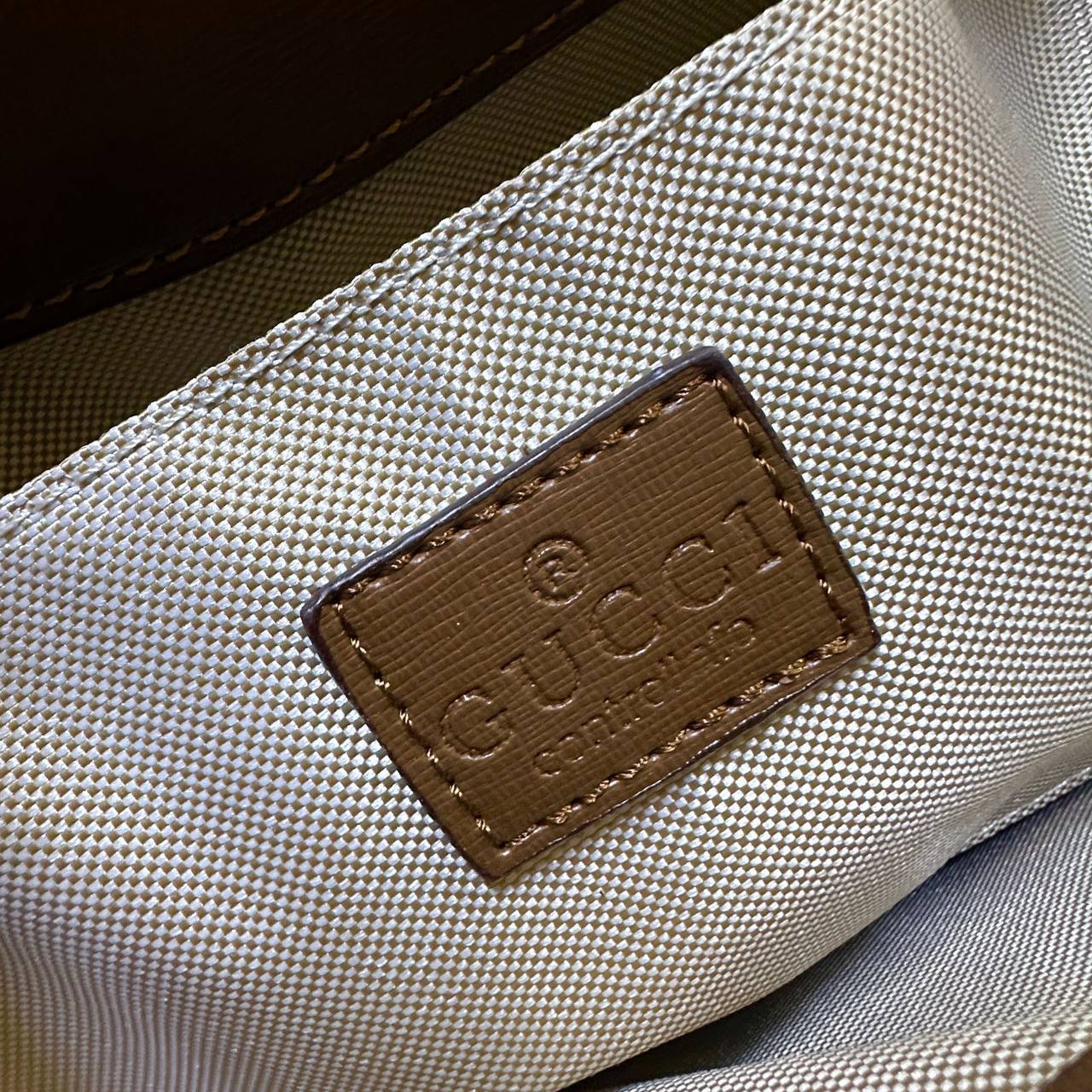GUCCI 
NEW CAME GOOD QUALITY 
115 dhs✅

Zain39
♥️♥️♥️