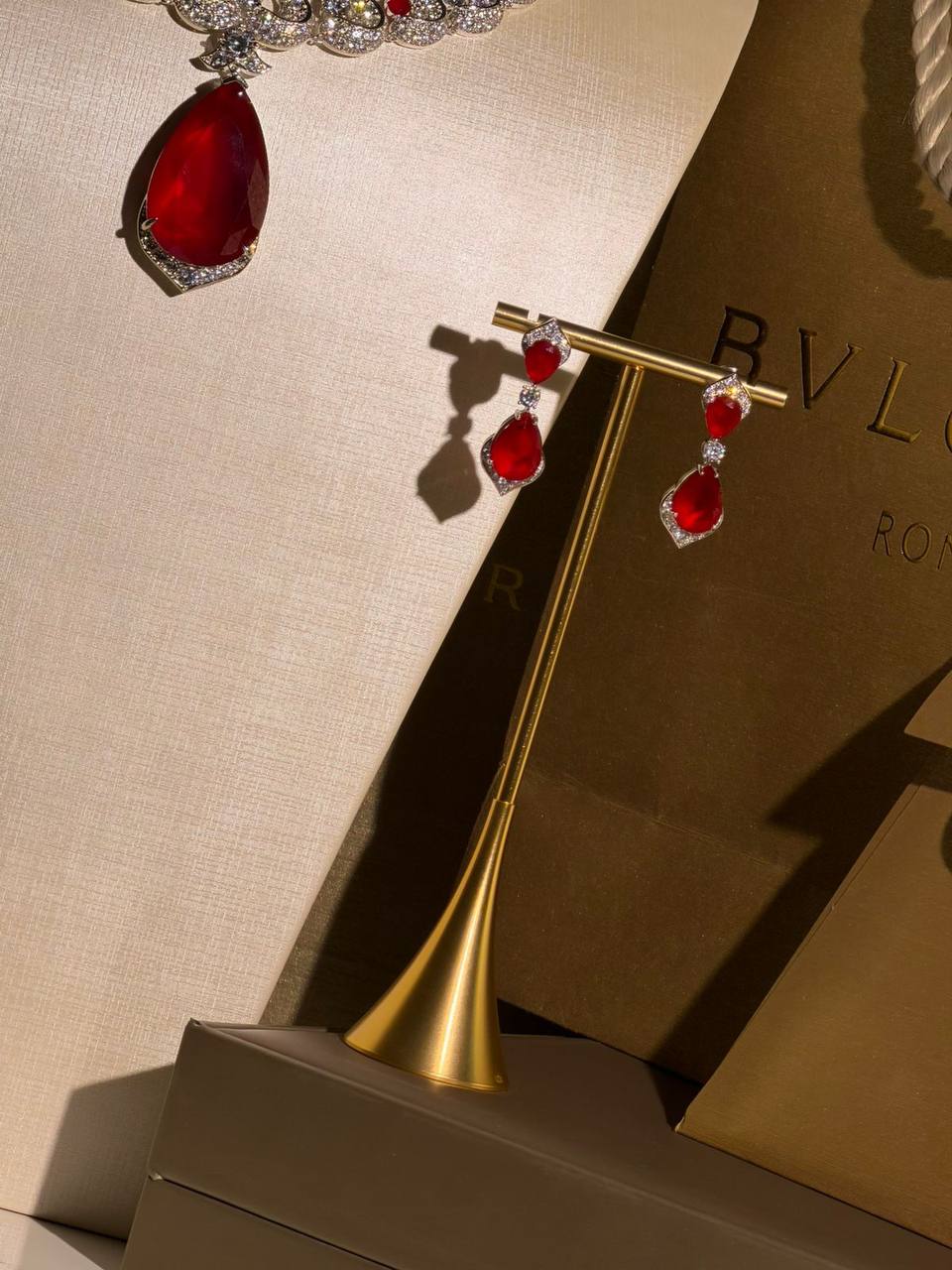 BVlGARI
 Collection 😍

Quality: Super Master 
Non -Tarnish color

* ⁠Necklace 
* ⁠Earring
For Price 👇 WTSP Text Zain 0568585901

Zain268
♥️♥️♥️