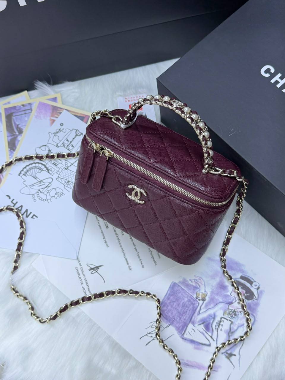 Chanel

150 dhs
With box

Zain38
♥️♥️♥️