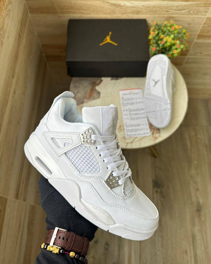 Jordan 4 
Sizes 36-47 
170 dhs🪙💚

Zain232
♥️♥️♥️