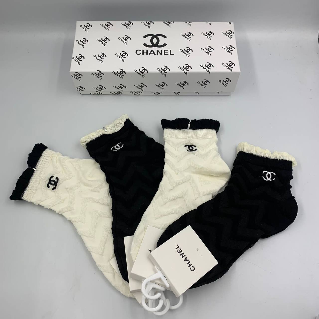 NEW CAME
SOCKS 
GOOD QUALITY 
35 dhs✅
(IN ONE BOX 5 PAIRS)

Zain40
♥️♥️♥️