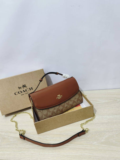 Coach

70 dhs🪙💕 

high quality 

with box  
🎁🎁🎁
23cm

Zain26
♥️♥️♥️
