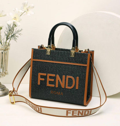 FENDI 
NEW CAME

 GOOD QUALITY
 WITH BOX 

100 dhs🇦🇪🇦🇪

Zain295
♥️♥️♥️