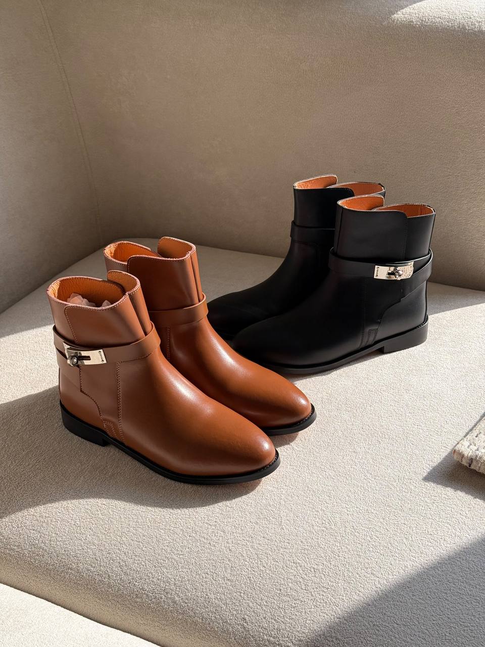HERMES

QUALITY: SUPER MASTER
SIZE:36 TO 42
560 dhs🇦🇪🇦🇪

Zain319
♥️♥️♥️
