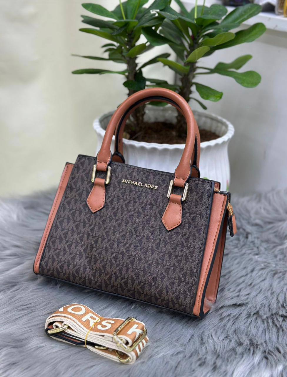 MK
95 dhs❣️
size：23cm
Good quality

Zain35
♥️♥️♥️