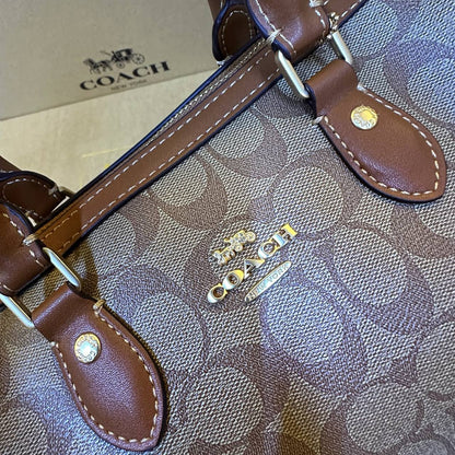 COACH 
HIGH QUALITY 
WITH BOX 
120 dhs💓
25cm

Zain39
♥️♥️♥️