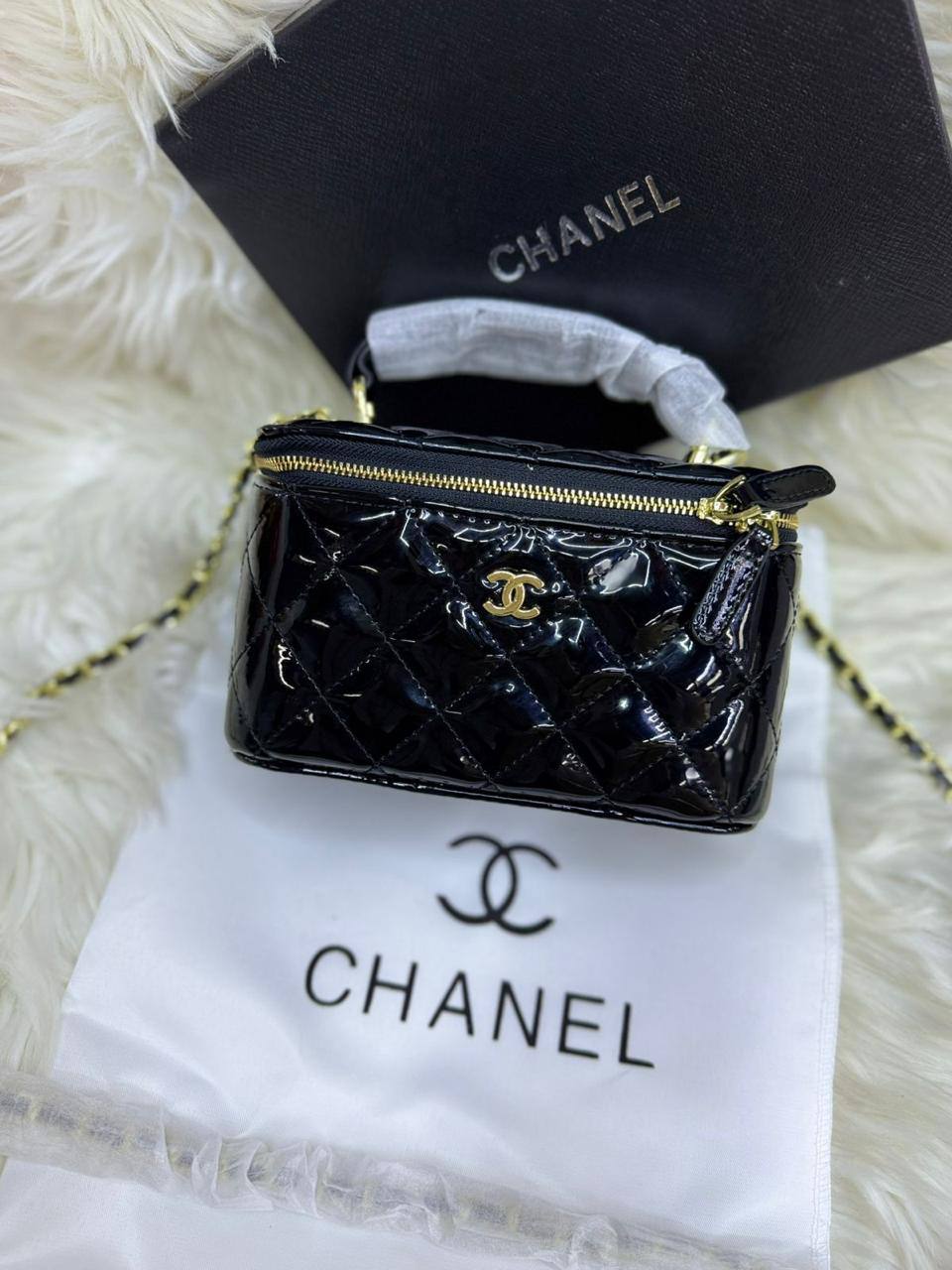 Chanel 24k
Size: 17.5 * 10 * 8 cm
90 dhs🪙🖤
with box🎁

Zain115
♥️♥️♥️