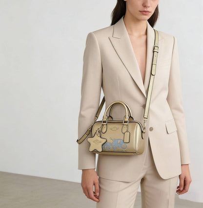 COACH 
COPY ONE 
WITH BOX 
120 dhs💓
20 c m

Zain17
♥️♥️♥️