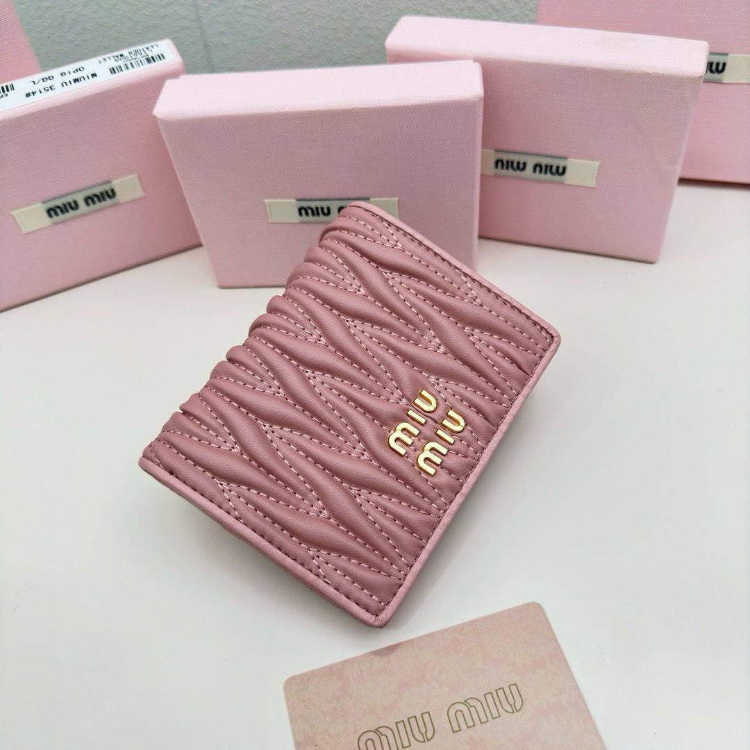 Miu miu

320 dhs🇦🇪🇦🇪🇦🇪

Zain275
♥️♥️♥️