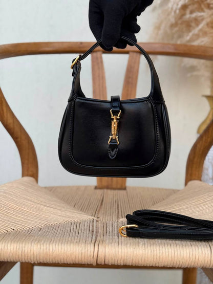 GUCCI
19cm
290 dhs🇦🇪🇦🇪
Top quality 
With box🎁

Zain167
♥️♥️♥️