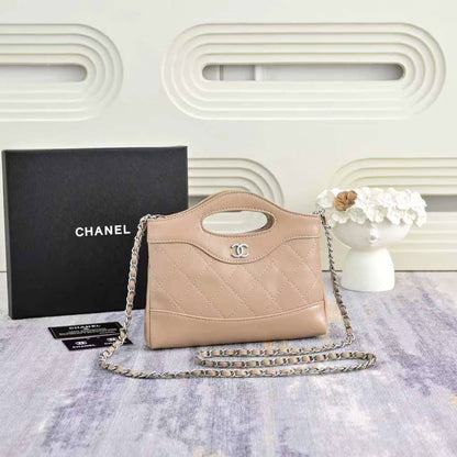 Chanel 
95 dhs✅
with box
size 20×3×14cm

Zain42
♥️♥️♥️