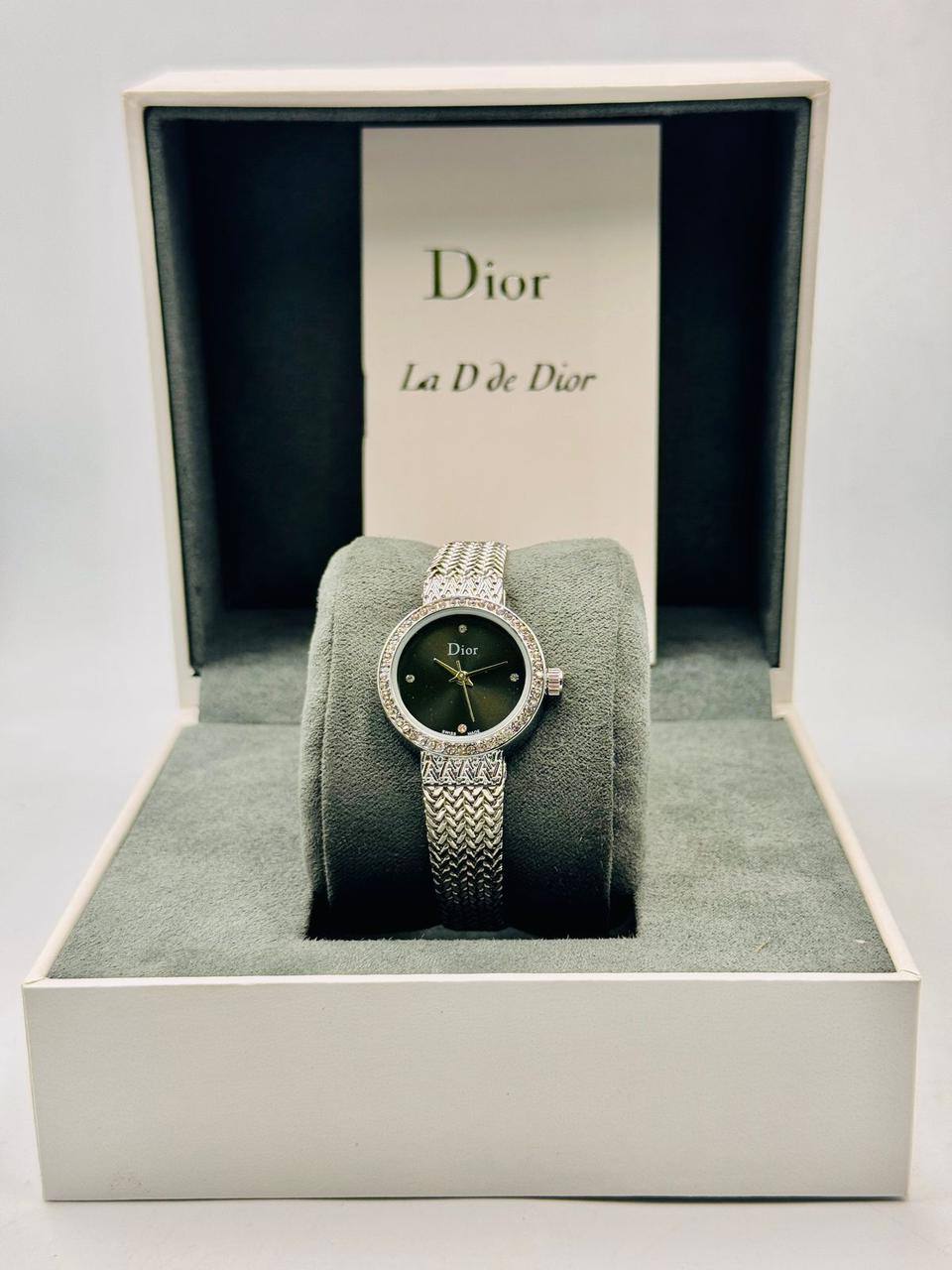 Dior ladies 
55 dhs🪙🌨️

Zain08
❤️❤️❤️