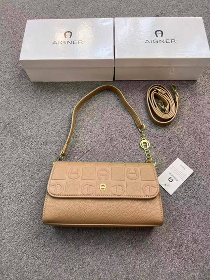 Aigner
100 dhs🇦🇪🇦🇪 
with box high quality24cm

Zain26
♥️♥️♥️