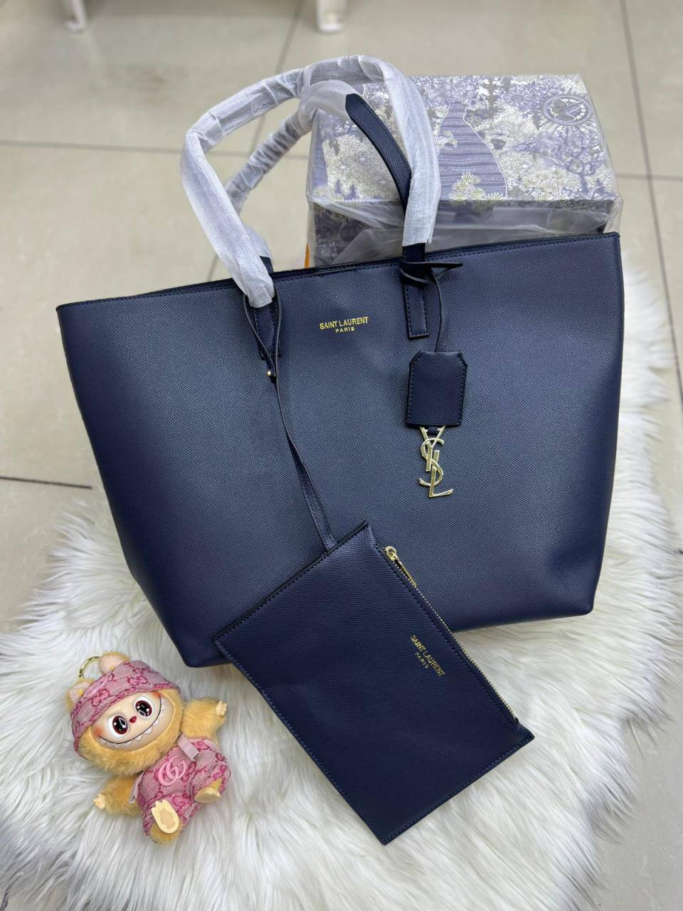 ❤️ Ysl Tote new
1️⃣ First quality 
Size : 48 * 31 cm
110 dhs🪙🌨️

Zain115
♥️♥️♥️