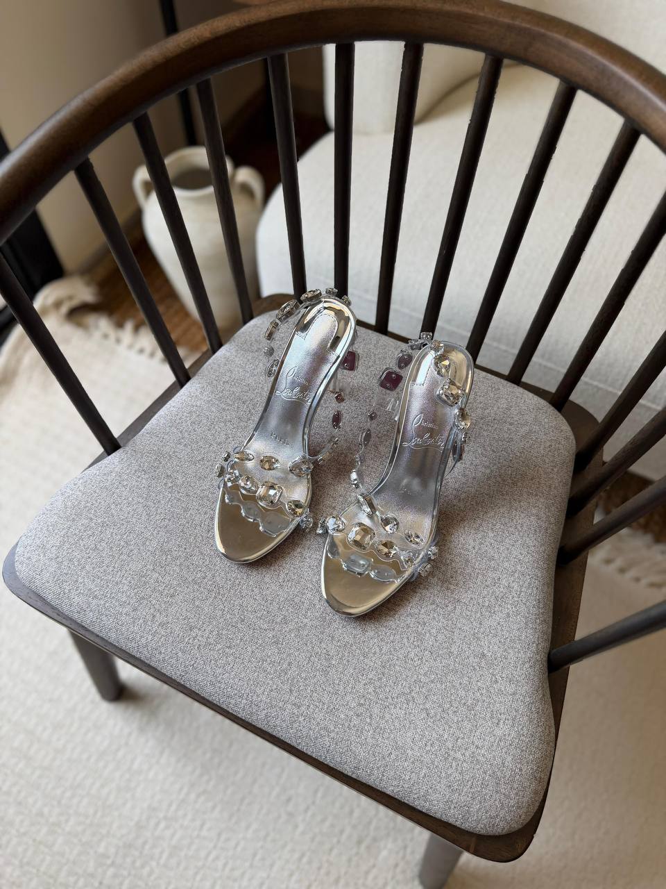 Louboutin
𝑨𝑨𝑨 𝑸𝒖𝒂𝒍𝒊𝒕𝒚
𝑺𝒊𝒛𝒆 35 𝒕𝒐 42 
550 dhs✅

Zain81
♥️♥️♥️