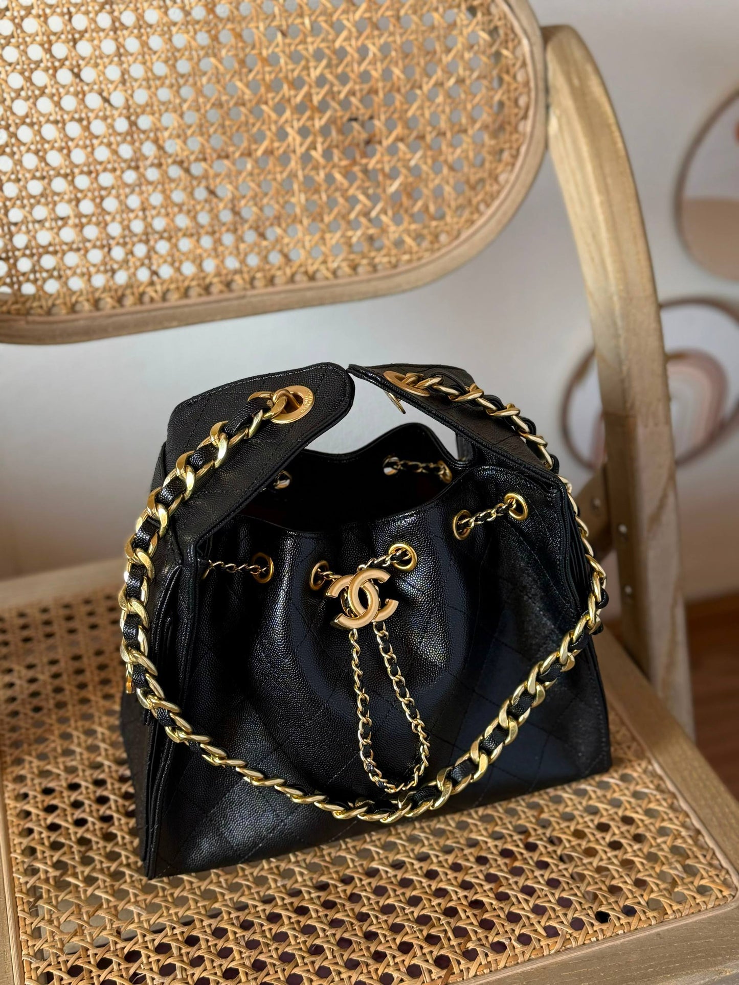 Available again✨✨✨
CHANEL
25cm
380 dhs🇦🇪🇦🇪
*MASTER QUALITY*
With box🎁

Zain167
♥️♥️♥️
