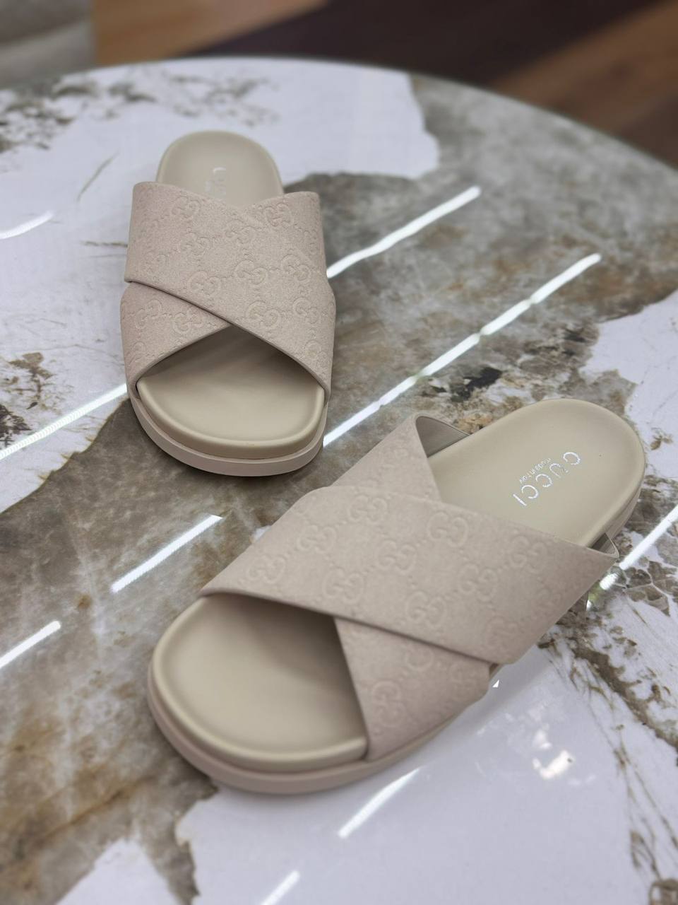 Gucci
120 dhs💓
Size 40-45

Zain55
♥️♥️♥️