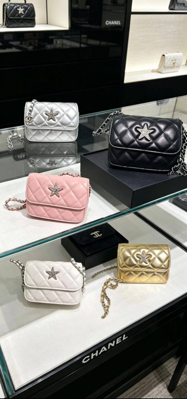 Chanel
105 dhs✅

with box
🎁🎁🎁

Size:16*12*6

Zain07
♥️♥️♥️
