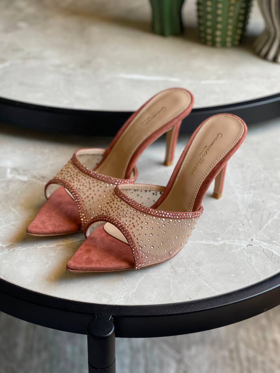 GIANVITO ROSSI
Vip quality
Size 36 to 42
450 dhs🇦🇪🇦🇪

Zain113
♥️♥️♥️