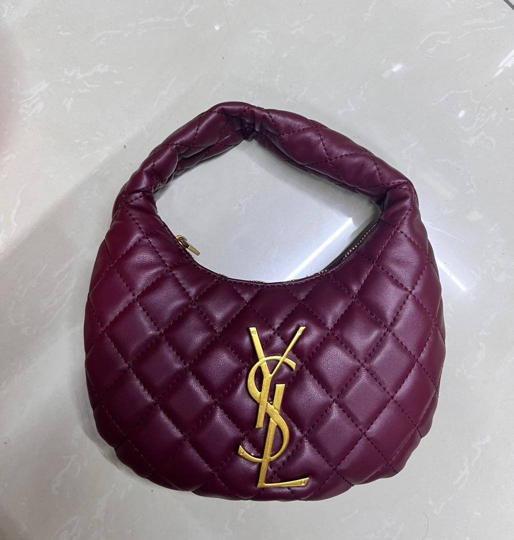 YSL
80 dhs✅
with box
size 25×4×27cm

Zain213
♥️♥️♥️